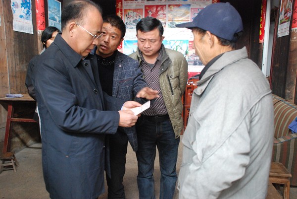 黄德泉到伏岭镇调研脱贫攻坚工作.JPG