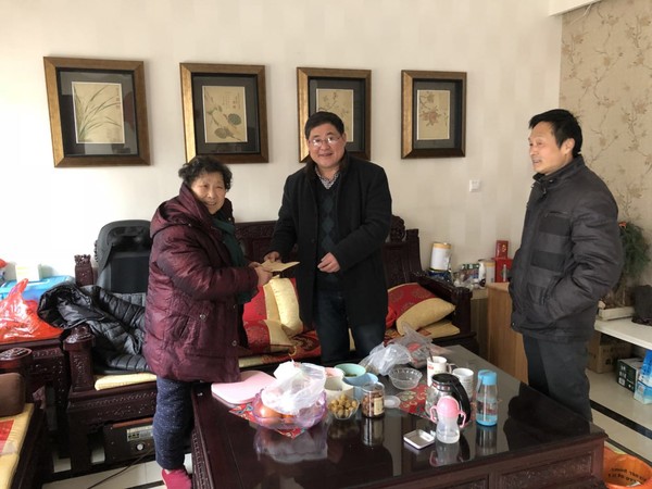 20190125慰问困难党员2.jpg