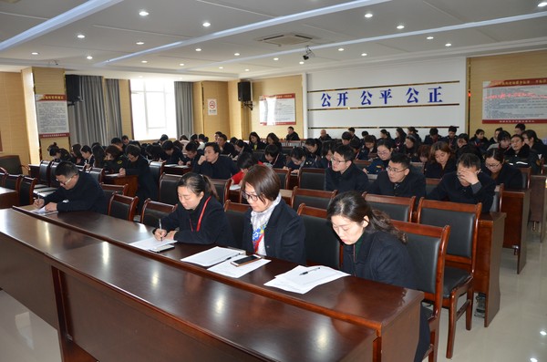 县政务服务中心召开民营企业反映问题整改布置和2018年度干部积分制年终考核民主测评会.JPG