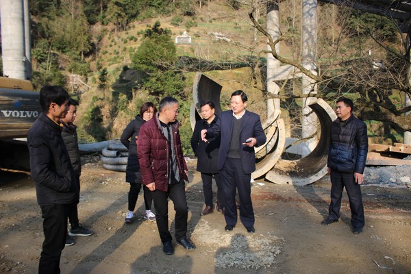 凌成华3.jpg