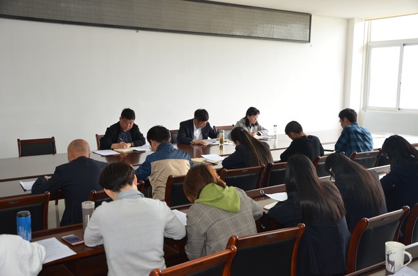 县数据资源管理局召开全体干部职工会议.JPG