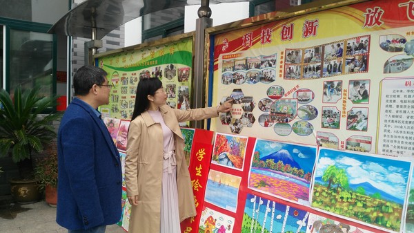 参观1.jpg
