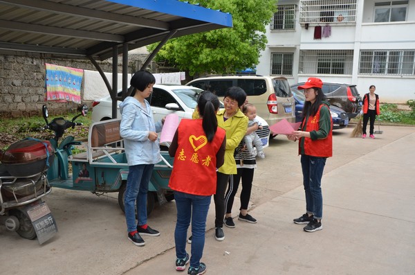 县数据资源管理局开展“联点共建”小区环境整治活动1.JPG