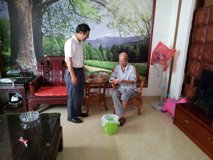 李耳亮.jpg