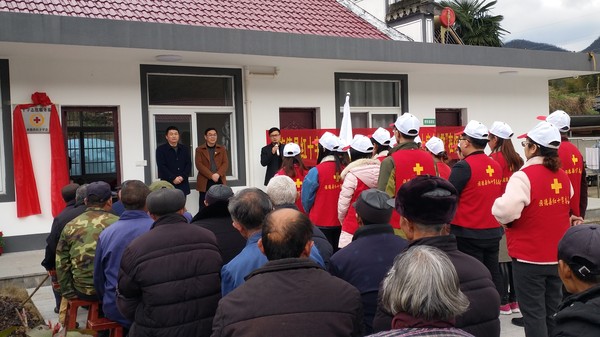 系列志愿服务  温暖老人心田——旌德县红十字会志愿服务基地挂牌云乐镇敬老院.2doc.jpg