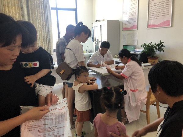 旌德县全面开展2019秋季幼儿入园体检.jpg