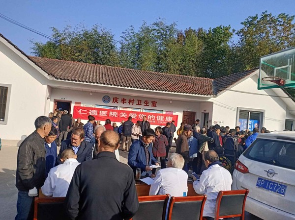 蔡家桥镇：健康义诊进乡村，赢得村民歌声赞2.jpg