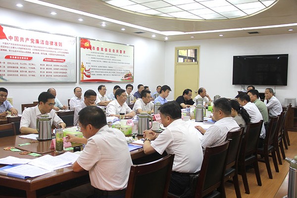 市委召开常委会议