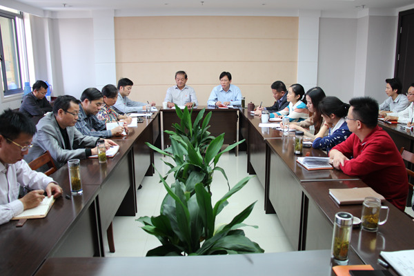 韩利民组长对市审计局教育实践活动给予了高度评价.