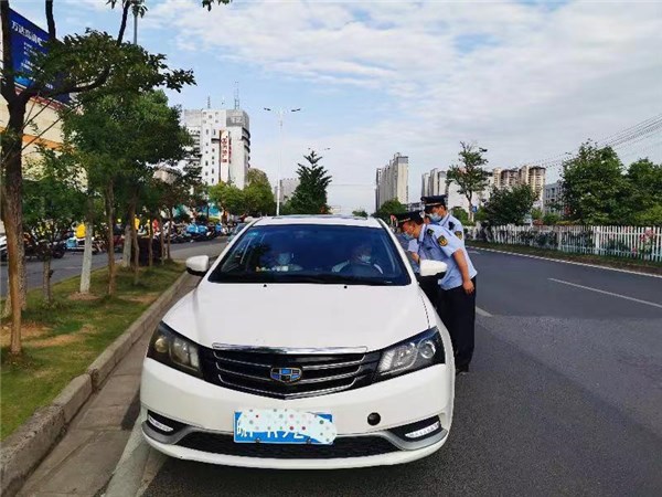 執法支隊市交通執法支隊迅速出擊打擊網約車違規經營