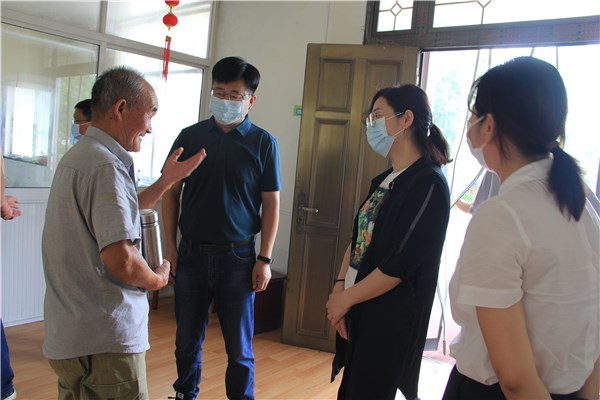 8月6日上午,市民政局党组书记,局长毛永红到广德市调研基层