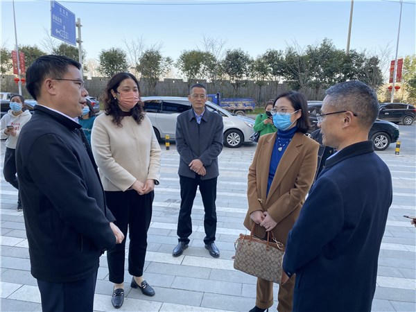 市政府副秘书长杜圣初,市民政局党组书记,局长毛永红等参加调研.