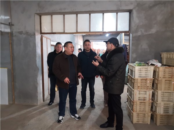 胡旭华调研食用菌产业发展工作