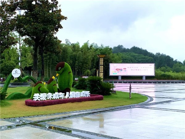 景观小品亮相街头让城市更加文明靓丽