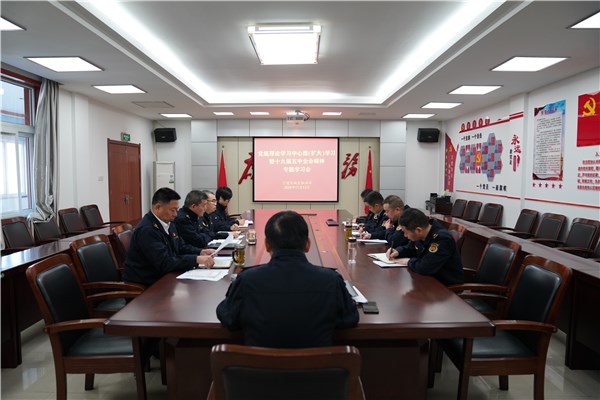 市城管执法局召开党组理论学习中心组(扩大)会议专题学习十九届五中