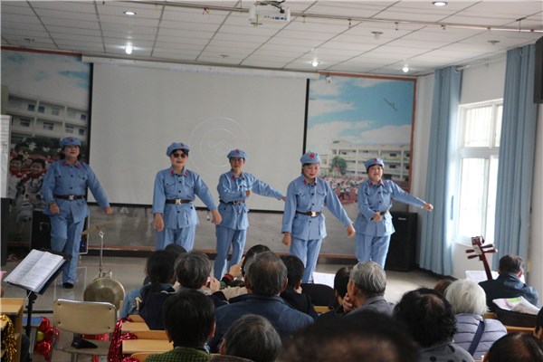 重阳敬老德润人心宁墩小学开展重阳节活动