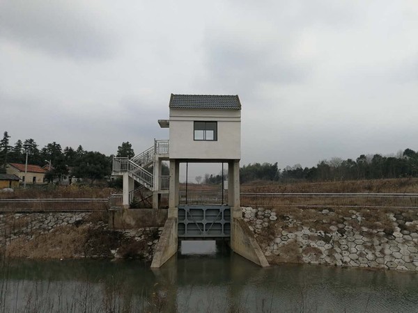 以及東干渠涇縣琴溪雙坑段,紀村進水閘等渠段,現場查看渠道通水及工程