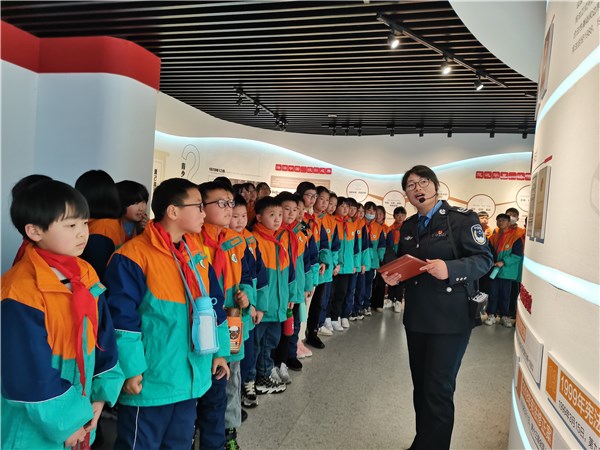 宁国市开展开学第一课法治实践活动