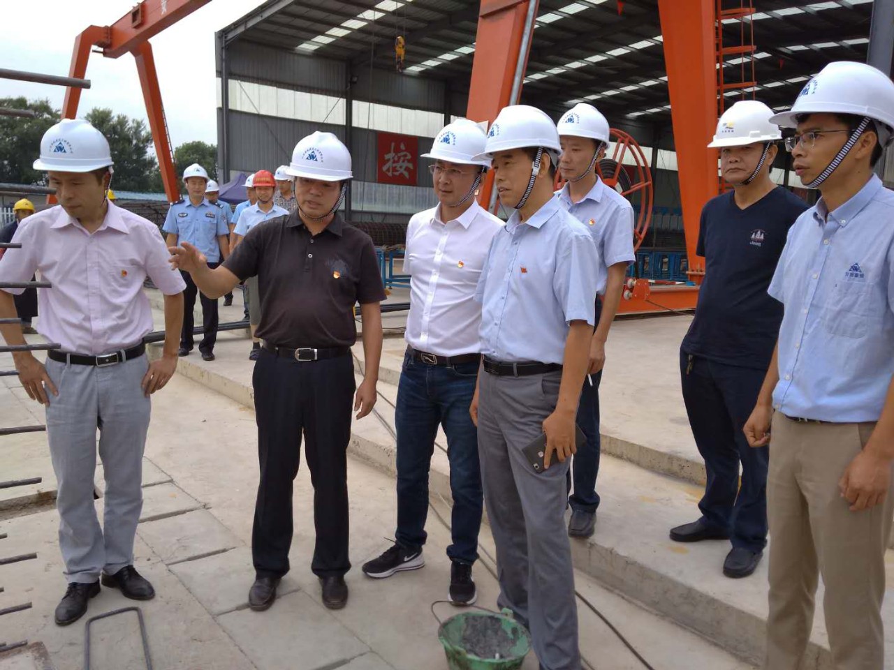 市住建委组织召开青弋江大道上跨皖赣铁路立交一号桥工程临时党支部成立大会