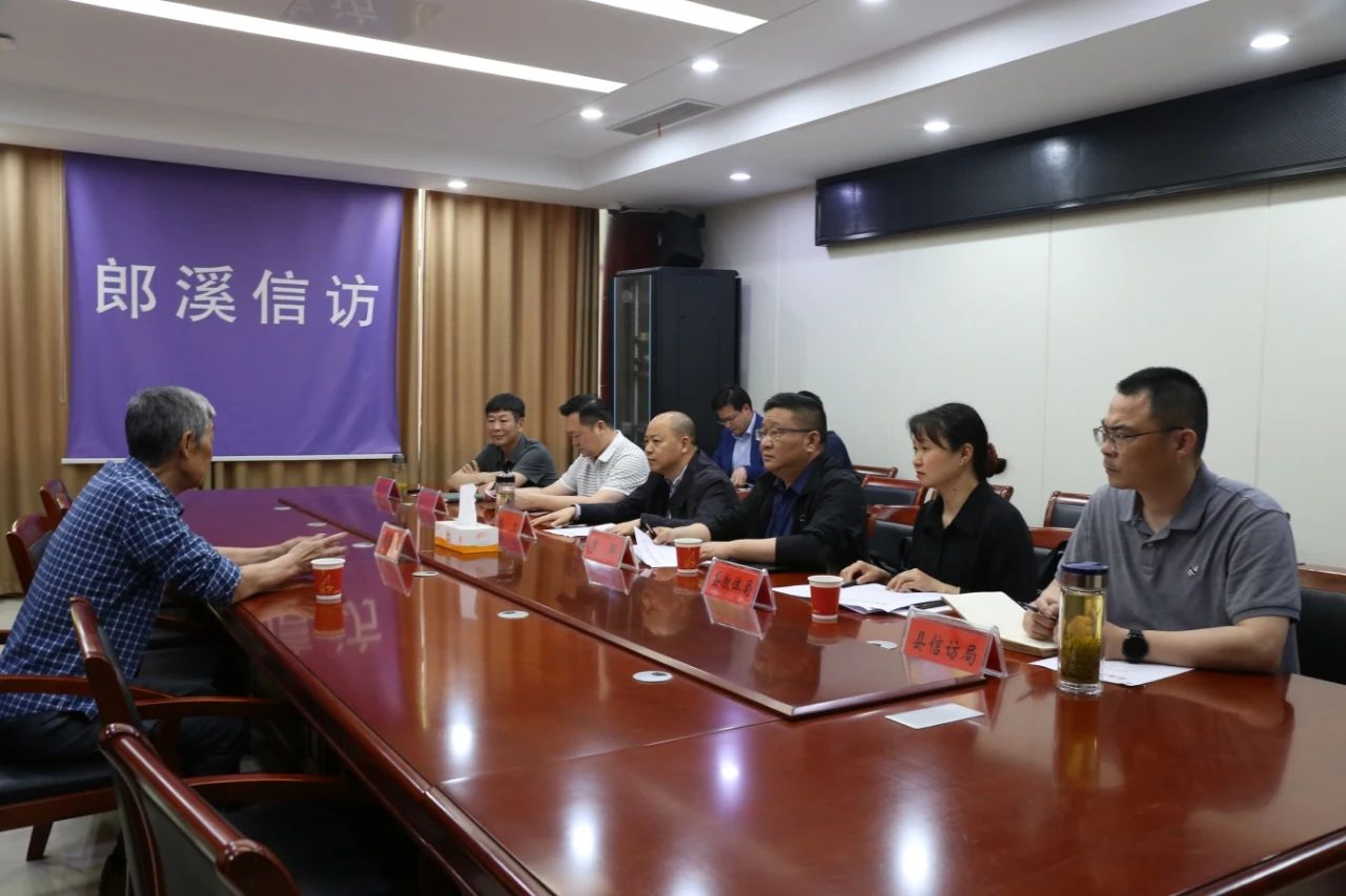 嵇文在县信访局开门接访