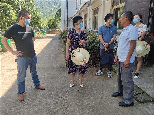 广德市民政局局长邱秀敏到卢村乡养老服务中心检查指导工作