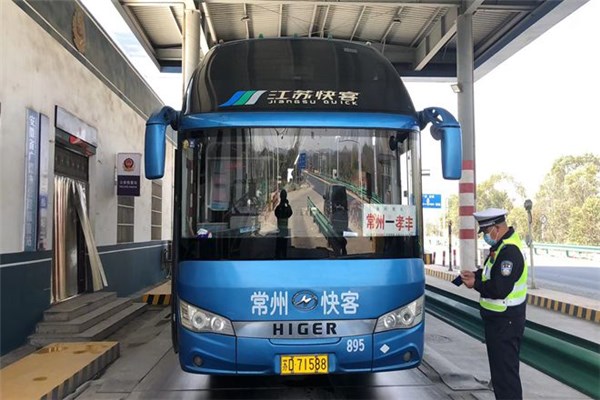 卢村交警强化两客一危一货车辆管理