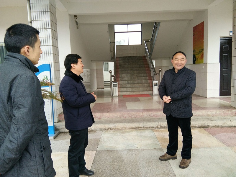 镇党委副书记,镇长薛勇带队先后来到金鸡笼,洪山,路东等村(社区),与