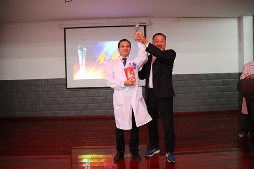 该院院长项小明在总结会上强调,6s精益管理只有起点,没有终点.