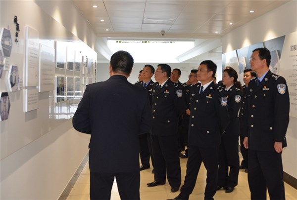 4月9日下午,上海市公安局农场分局党委书记,局长陈昌俊,农场分局党委