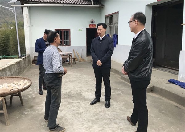 简讯高真理四不两直方式督查汀溪乡高山村扶贫工作