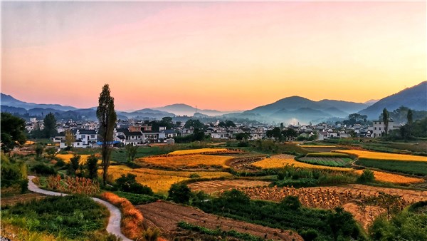 上庄镇位于绩溪县境西陲,东,北与长安镇相连,西接黄山市黄山区(太平)