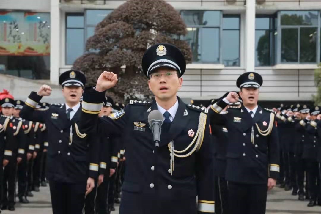 績溪縣舉行慶祝第二個中國人民警察節升警旗儀式
