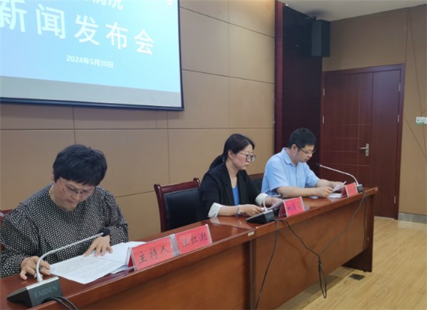 回答记者提问